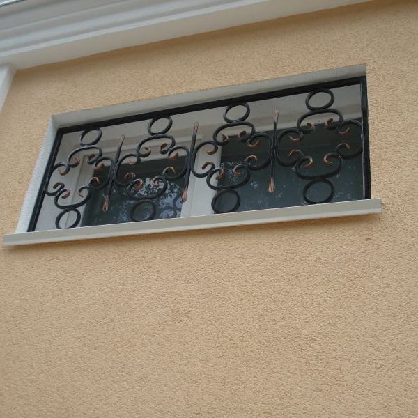 Пример кованой решетки на окно