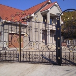 Откатные ворота для дома в Ялте
